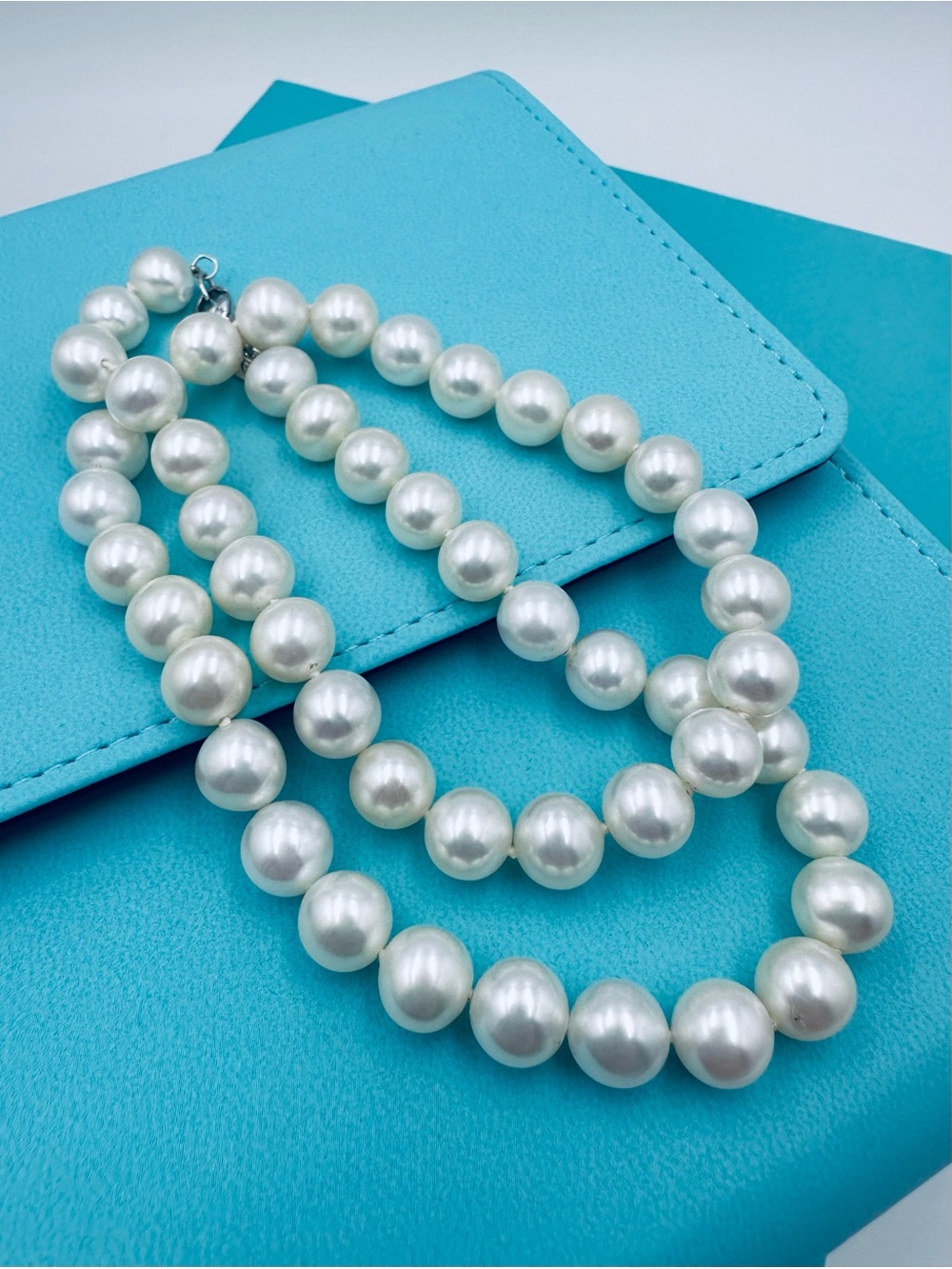 Tiffany & Co. 18.75” Essential Pearls Akoya Pearl Necklace 8.5-9 mm w Packaging